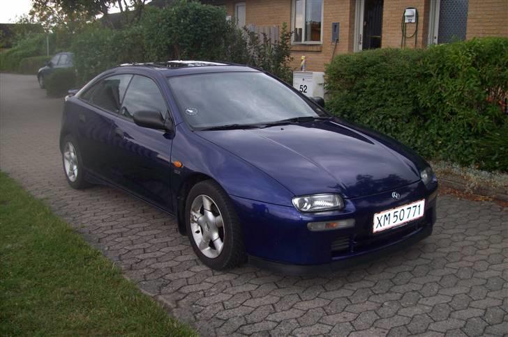 Mazda 323f 1.8 byttet billede 1