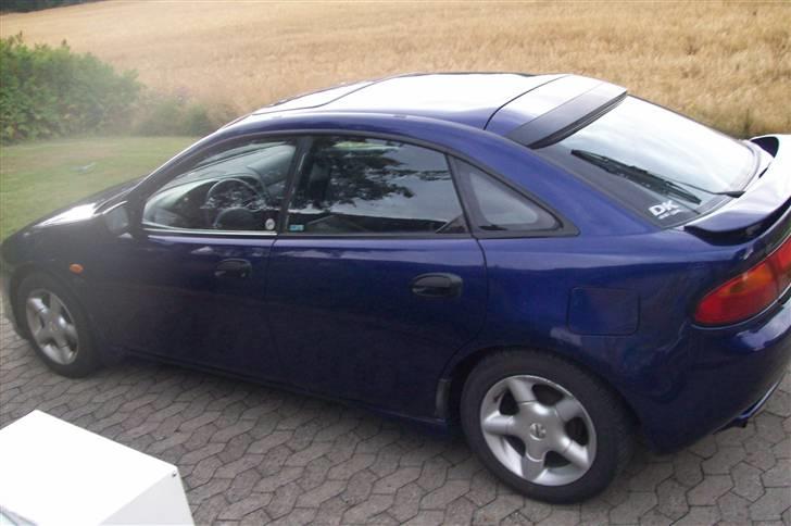 Mazda 323f 1.8 byttet billede 2