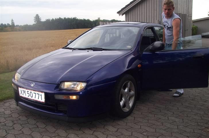 Mazda 323f 1.8 byttet billede 7