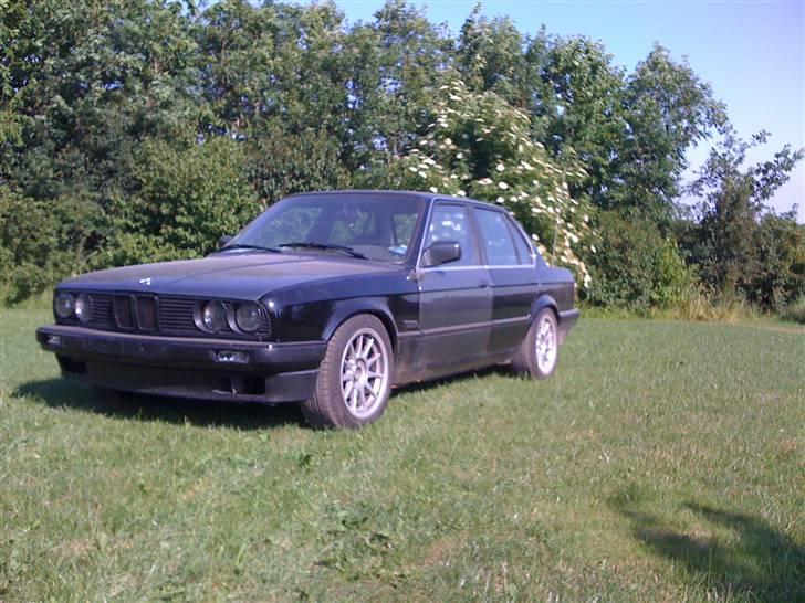 BMW E30 320I billede 1