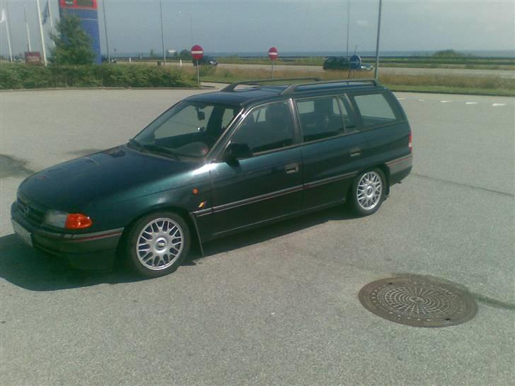 Opel Astra 1,7 td (SOLGT) billede 1