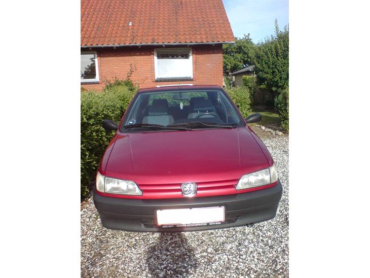 {{currentPhoto.altText}} billede {{currentPhoto.number}}