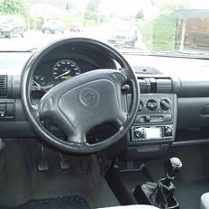 Opel Corsa 1,4i NZ TBE..