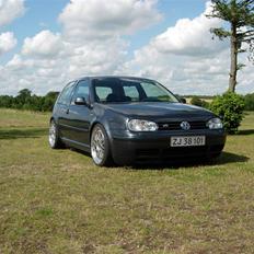 VW Golf 2,3 V5 *Solgt*