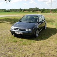 VW Golf 2,3 V5 *Solgt*