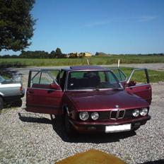 BMW E28 520i