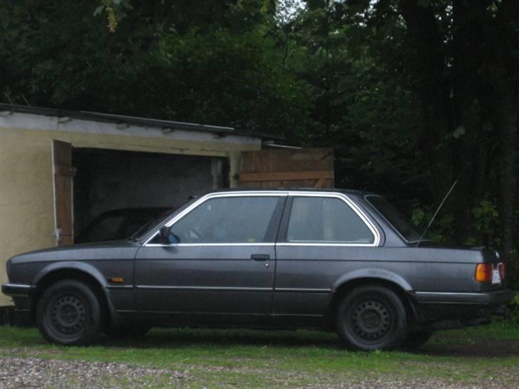 BMW E30 323iA billede 4