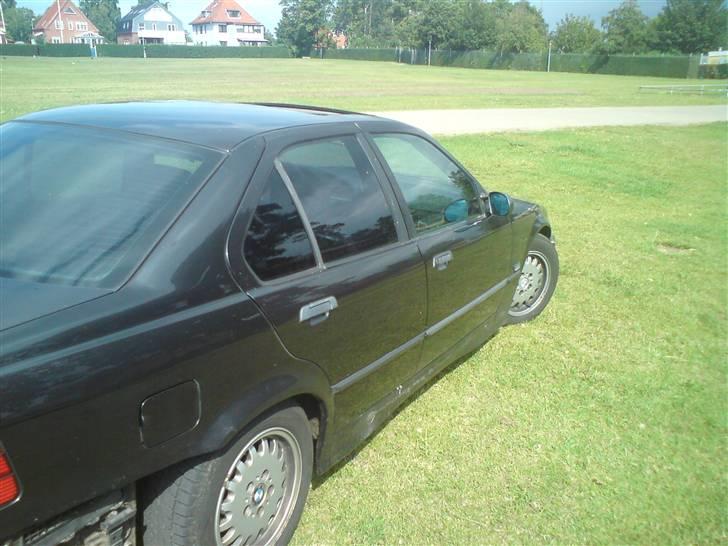 BMW e36 320i --- SOLGT--- billede 4