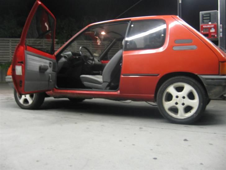 Peugeot 205 XR SOLGT  - total sænket der .. eller noget :P billede 5