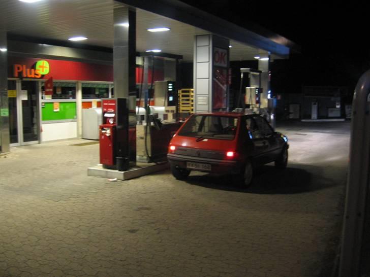 Peugeot 205 XR SOLGT  - lige en tur på tanken i hornbæk  billede 9