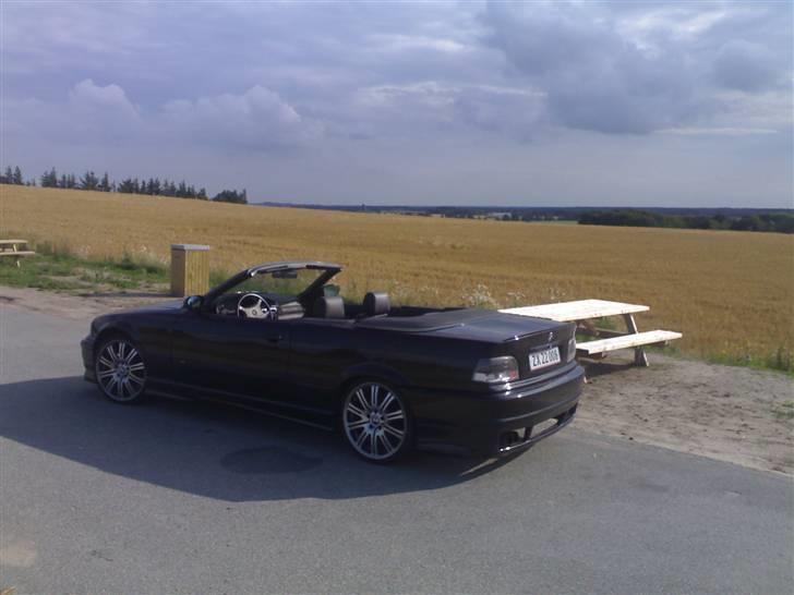 BMW 325i Cabriolet - SOLGT -  billede 9