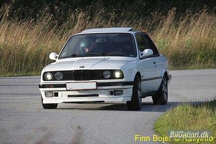 BMW 320i / 325i E30 - fra rally for alle på køreteknisk anlæg i randers  billede 1