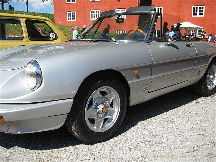 Alfa Romeo Spider Veloce - Forårsmønstring 2011, Kastellet i København, en dejlig dag med masser af biler billede 1
