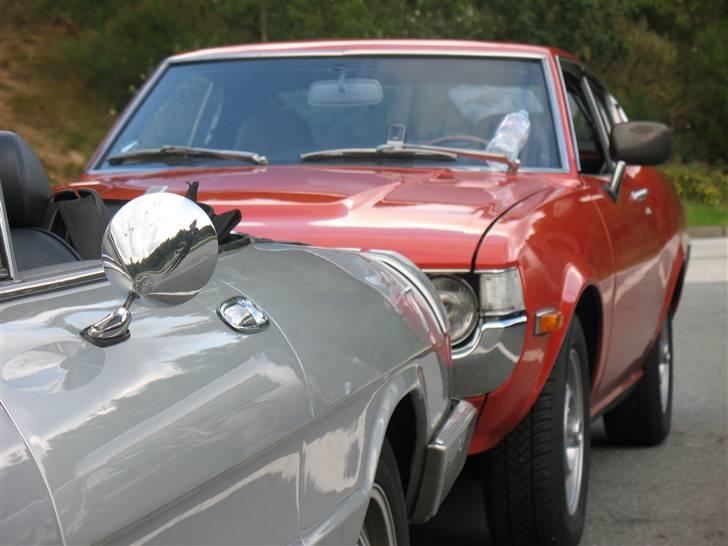 Alfa Romeo Spider Veloce - De 2 klassikere puster ud, Spideren er lavere end Celica´en som i forvejen er lav billede 9
