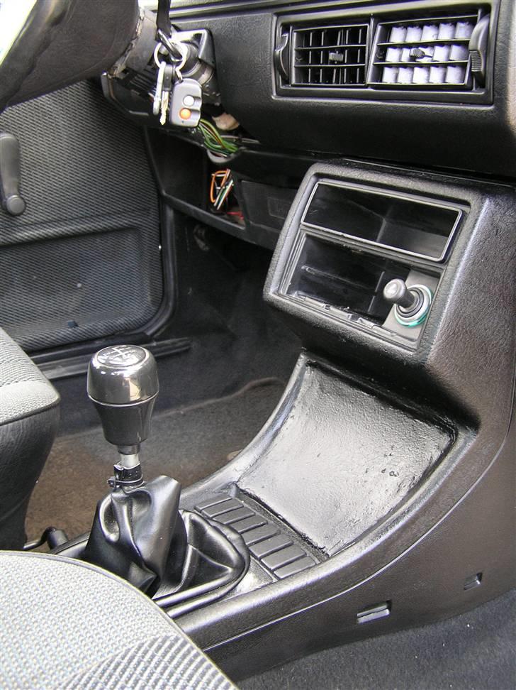 VW Golf 2 Van - I den sorte boks i bunden, skal carpc monteres billede 13