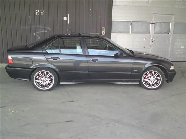BMW 325i aut.  billede 1