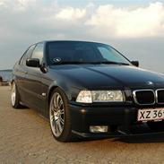 BMW 323