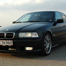 BMW 323