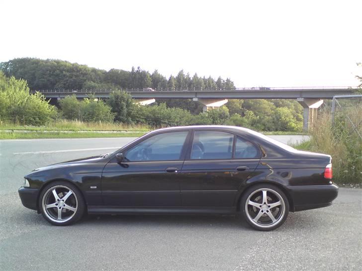 BMW E39 528 auto --- SOLGT billede 10