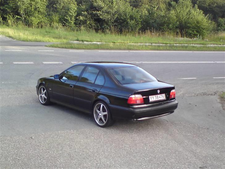 BMW E39 528 auto --- SOLGT billede 11
