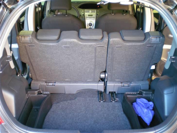 Toyota Yaris *SOLGT* - Bagagerum hvor det er dybt billede 14