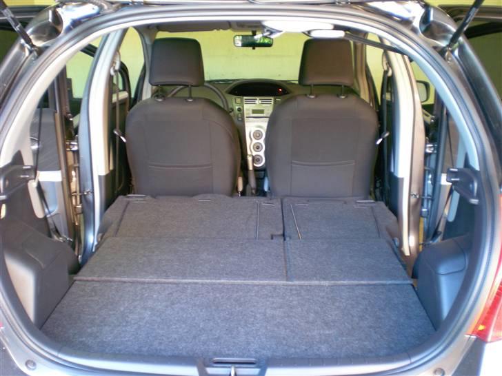 Toyota Yaris *SOLGT* - Bagagerum hvor det hele er lagt ned, mega meget plads billede 15