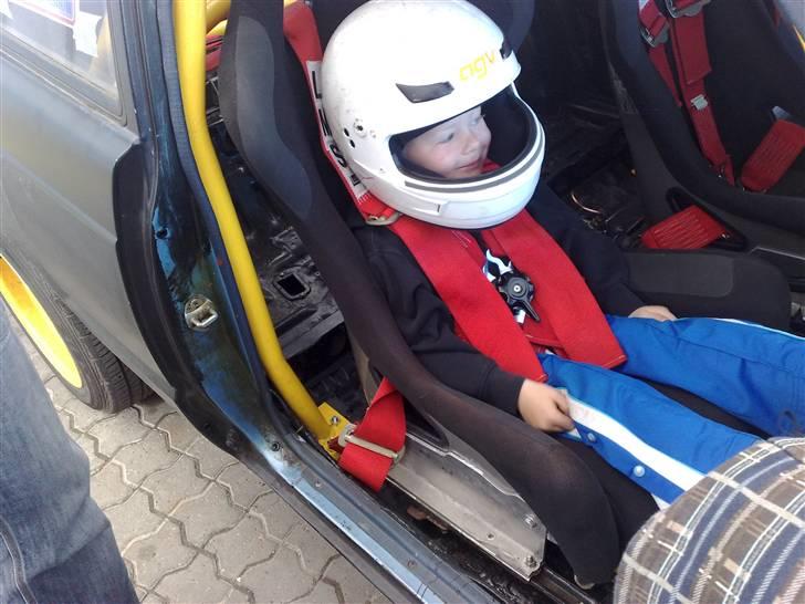 Toyota Starlet KP60 sælges (SOLGT) - Tobias skal med far ud at køre i rallybilen billede 11