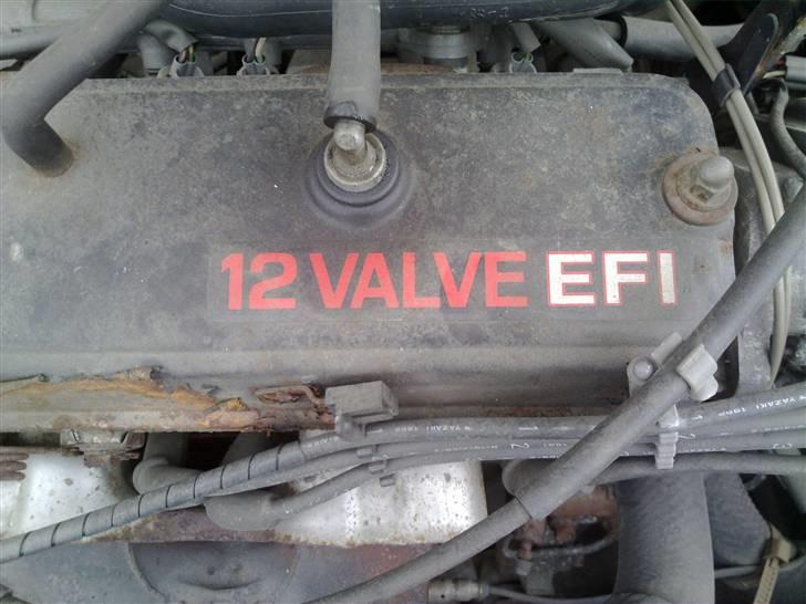 Toyota Corolla XLi (SOLGT) - Hele 12 ventiler ... det er jo luxus i sådan en lille bil ;-) billede 9