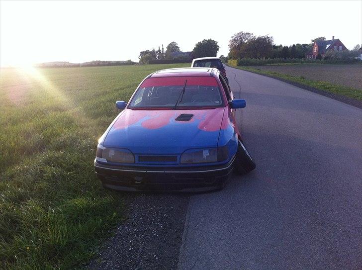 Ford sierra drift (BISSEN) - billede den nye ejer har taget  efter han har fået den billede 10