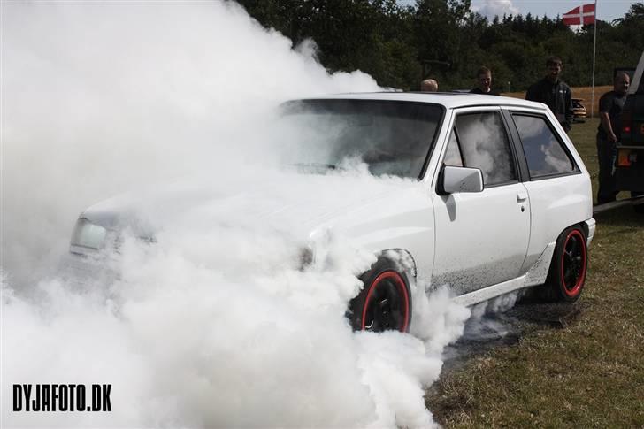 Opel Corsa A 1.6 GSi - HVEEEM BRÆNDE DÆK?! billede 10