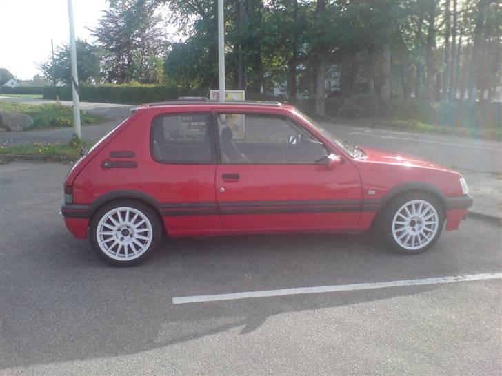 Peugeot 205 gti billede 1