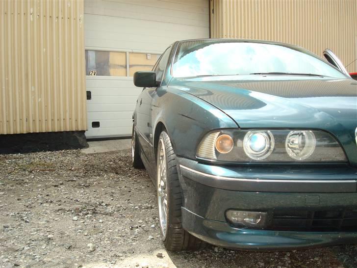 BMW e39 528i SOLGT billede 2
