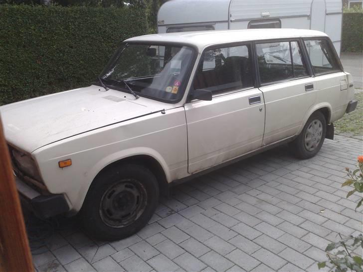 Lada 2104  - sådan så den ud inden den blev vasket. billede 1