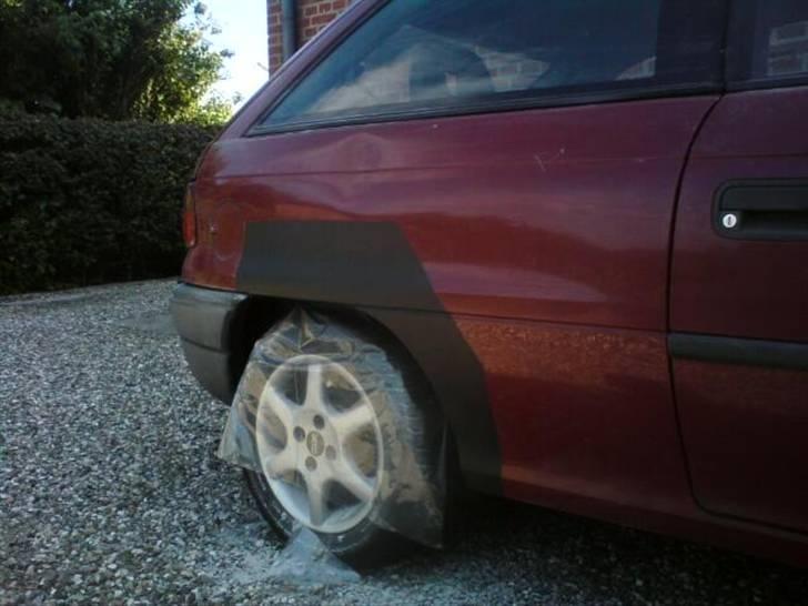 Opel Astra 1,6i BYTTET - Første gang jeg selv laver skærmkant. :) billede 13