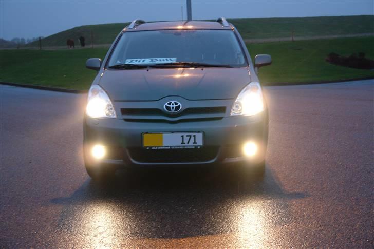 Toyota Corolla Verso solgt billede 2