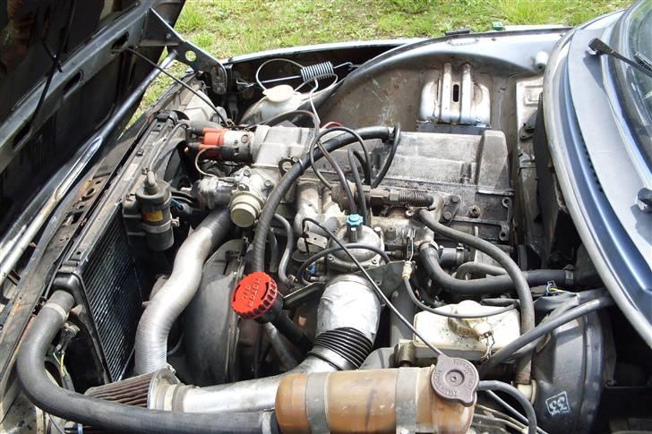 Saab 99 GL  - maskin rummet: der for BARSEBÆK til at ligne motoren i en stavblænder.......... billede 7