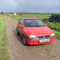 Opel corsa b totalskadet