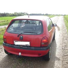 Opel corsa b totalskadet