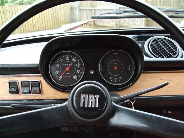 Fiat 127 - Helt nyt træ i instrumentbrættet og en masse knofedt har hjulpet på interiøret billede 7