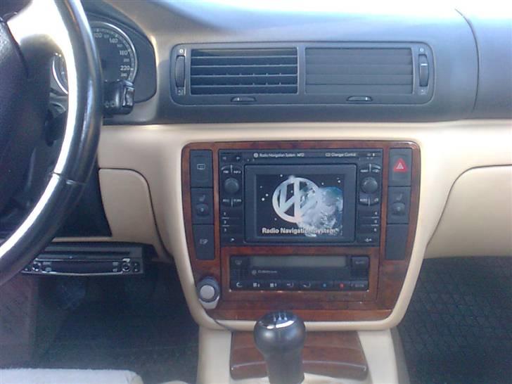 VW passat 1.9TDI 130HK 6GEAR - Ny mfd1 anlæg med blaupunkt dvd. har knap til at tænde slukke gamma, så der kan ses film, også når man kører. billede 13