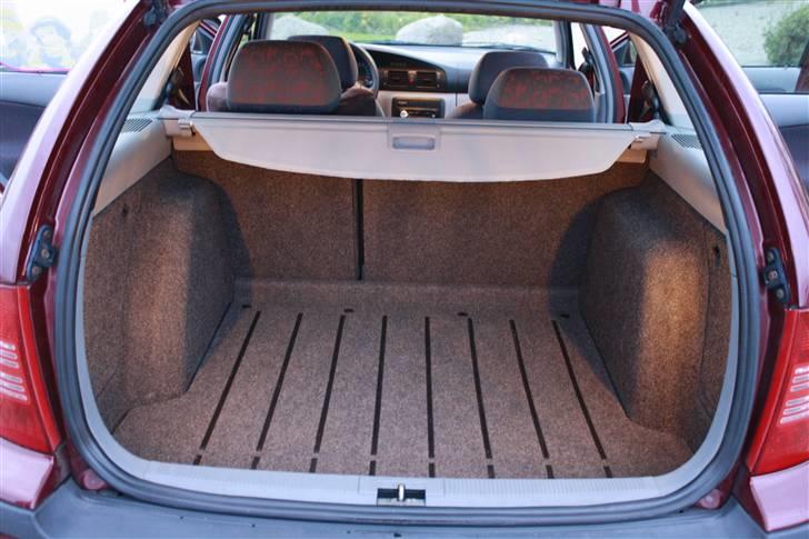 Skoda Octavia GLX Combi - Masser af plads til det hele omme bagi billede 7