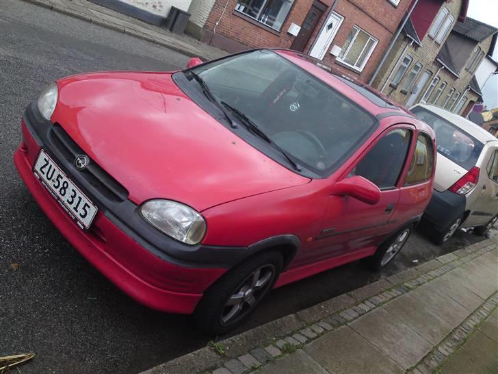 Opel corsa sport. TOTALT SKADE billede 3