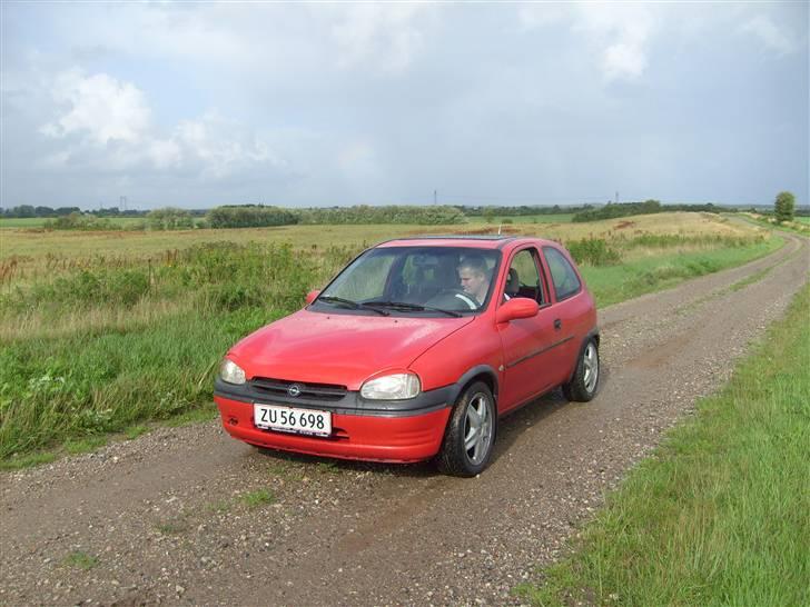 Opel corsa b totalskadet billede 1