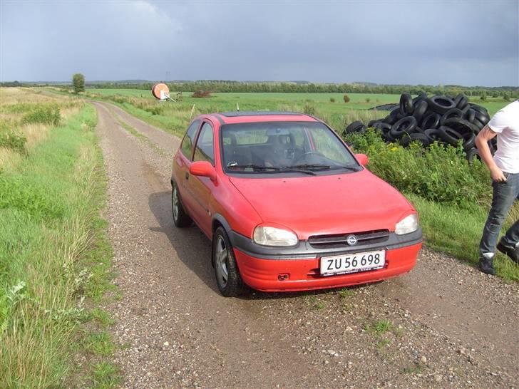 Opel corsa b totalskadet billede 2