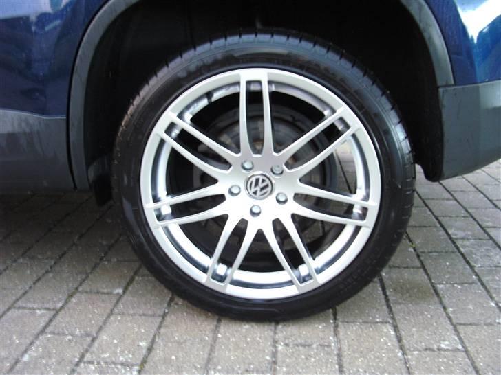 VW Tiguan Sport & Style *Solgt* - Sommerhjulene: 255/40/19 billede 12