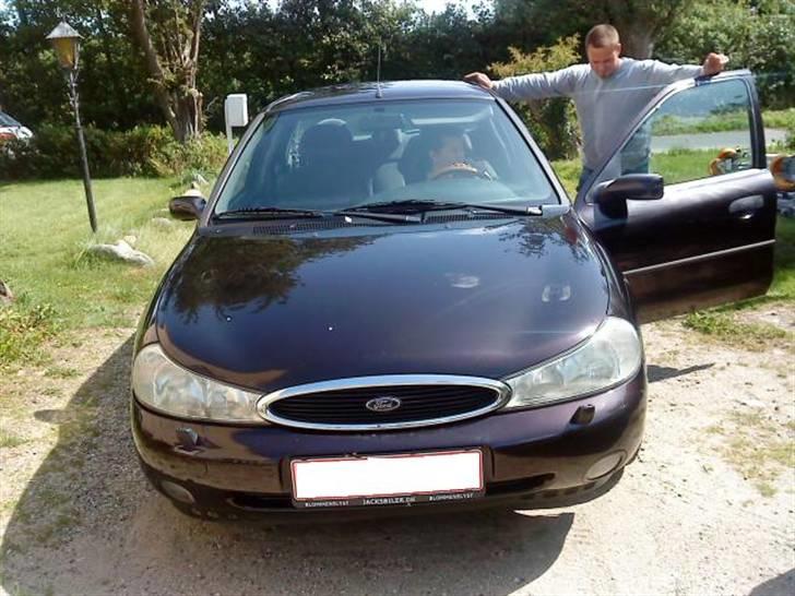 Ford Mondeo 1,8 - Fronten, og den stolte ejer billede 3