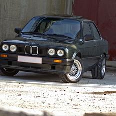 BMW E30 325i