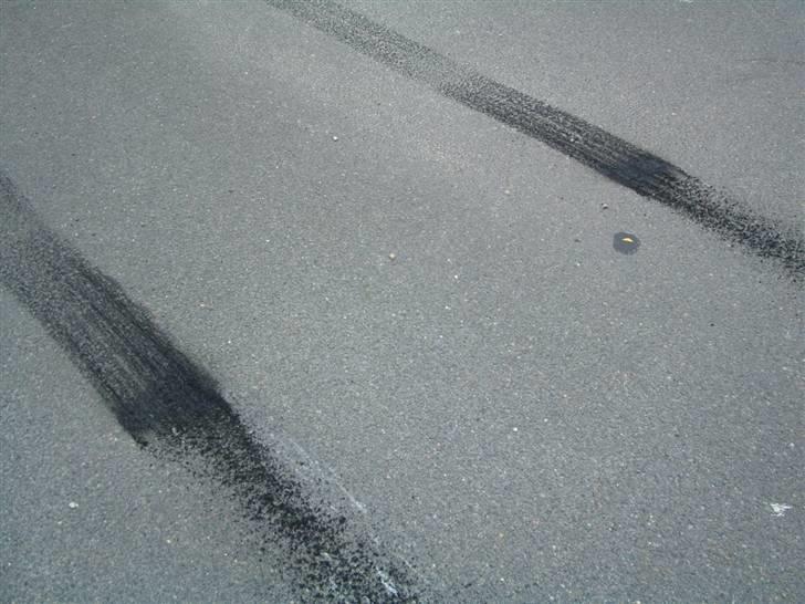 BMW e30 327i SOLGT - lige en lille krasser billede 11