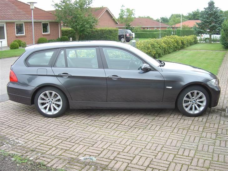 BMW 320D E91 Touring (Solgt) - Rimelig pæn familie øse. billede 4