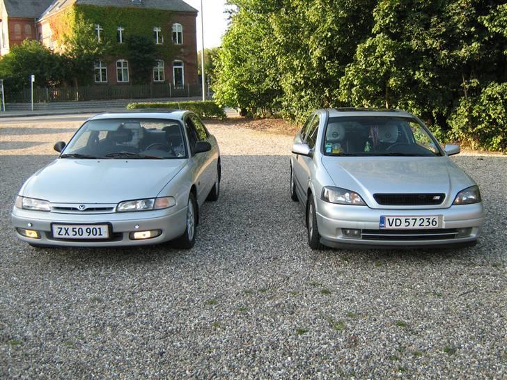 Mazda 626 1,8i ***solgt*** - her er så både min og svigerfars bil billede 5